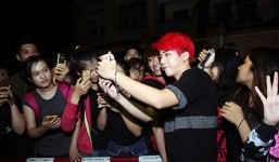 Fan bất ngờ 'đột nhập' trường quang MV mừng sinh nhật UNI5