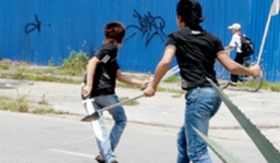 Nam sinh chém bạn cùng phòng vì không chịu nấu cơm