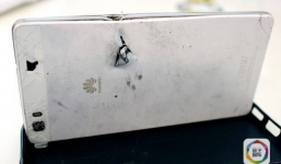 Hy hữu thoát chết nhờ smartphone đỡ đạn