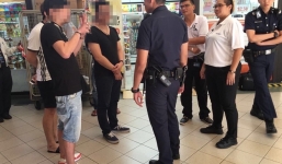 Người Việt tranh giành, gây náo loạn khi mua iPhone 7 trong đêm ở Singapore