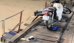 Tai nạn trên cầu phao, hai người rơi xuống sông chết