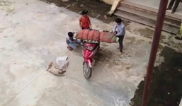 Sơn La 'truy' trách nhiệm ngành y tế vụ chở xác người chết bằng xe máy