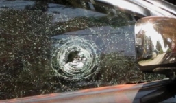 Bắt giữ 2 nghi can dùng súng bắn 5 phát vào ô tô đang chạy 