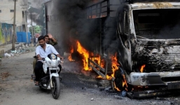 Bác sỹ đi bộ đưa bệnh nhân vượt biên để ghép gan