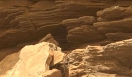 Phát hiện vật thể lạ nghi 'rắn ngoài hành tinh' trên sao Hỏa