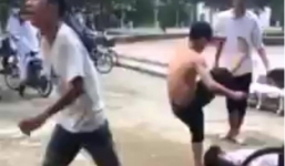 Video ba thanh niên đánh một nam sinh bất tỉnh như xã hội đen 