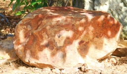 Xôn xao tin đồn 'đá thần' hiển linh cho số đề trúng trăm triệu