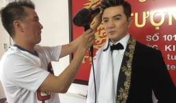 Mr Đàm tự tay cắt tóc cho 'người em sinh đôi' của mình