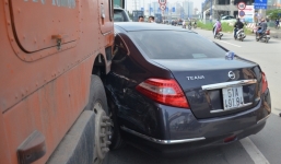 Tin tai nạn giao thông mới nhất ngày 23/9: 3 ô tô đâm nhau trên Xa lộ Hà Nội