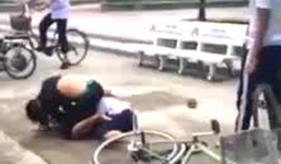 Nam sinh lớp 9 bị 3 thiếu niên đánh hội đồng