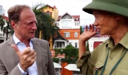 Các đại sứ EU vui vẻ hỏi đường, trải nghiệm đi xe buýt tại Hà Nội