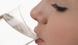 Lợi ích tuyệt vời của uống nước lọc vào buổi sáng