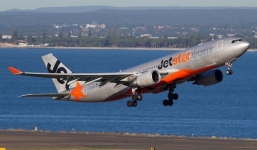 Máy bay Jetstar chở 173 hành khách hạ cánh khẩn cấp