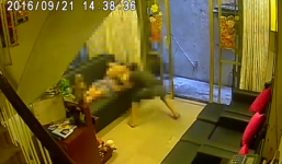 Video: Camera ghi hình thanh niên vào tận nhà cướp iPhone