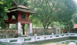 Xây điện thờ trái phép ở Văn Miếu- Quốc Tử Giám