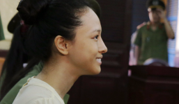 Nụ cười bí hiểm của các bị cáo đại gia, chân dài tại tòa