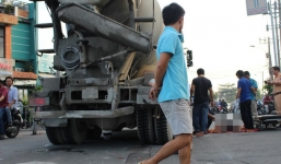 Tin nạn giao thông, đôi nam nữ bị cuốn vào gầm xe bồn