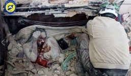 Mẹ gục chết bên con trai, tay ôm thi thể con sơ sinh sau không kích ở Syria