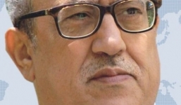 Nhà văn nổi tiếng bị giết ngay tại tòa án vì giễu cợt đạo Hồi