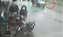 Video: Người đàn ông sang đường 2 lần bị ôtô đâm gây sốc