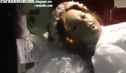 Video xác ướp thánh nữ 300 tuổi mở trừng mắt nhìn du khách