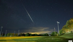 Video: Thiên thạch khổng lồ lao xuống trái đất khiến nhà cửa rung lắc dữ dội