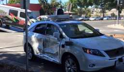 Xe tự lái của Google gặp tai nạn vì bị xe vượt đèn đỏ đâm trúng