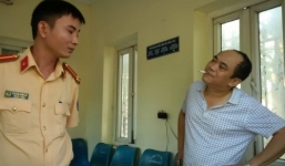 'Ma men' xưng phóng viên,  tông xe vào cổng UBND tỉnh bị phạt 17 triệu đồng