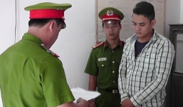 Rủ bạn gái mới quen vào nhà nghỉ 'tâm sự' rồi cướp xe tay ga