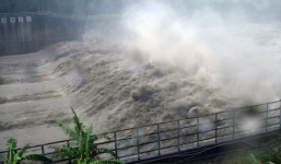 Video: Siêu bão Megi giật 230km/h càn quét Đài Loan