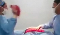 Bác sĩ, y tá nhảy múa khi đang phẫu thuật gây phẫn nộ