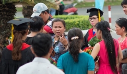 Vụ thợ ảnh đuổi đánh sinh viên: Nhà trường hưởng 3.000 đồng/tấm?