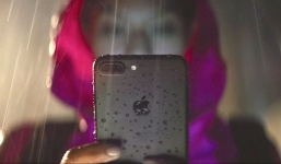 3 cách bảo vệ smartphone sống sót qua mùa mưa lũ