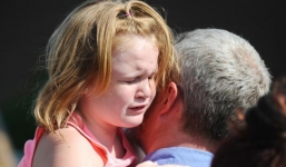 Thiếu niên 14 tuổi bắn chết cha rồi xả súng tại trường tiểu học