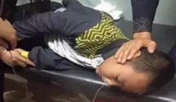 Nam sinh Trung Quốc bị 2 bạn gái bắt ăn than bút chì phải nhập viện