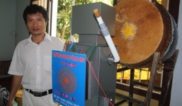 Thầy giáo sư phạm sáng chế robot đánh trống trường