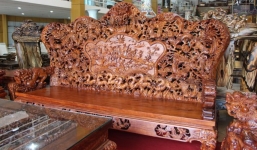 Bộ bàn ghế nguyên khối chạm rồng đối tác Tây trả giá 3 tỷ không bán