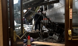 Tàu điện lao nhanh vào nhà ga, hơn 100 người thương vong