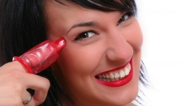 Bao cao su vào đề thi phổ thông ở Malaysia gây xôn xao