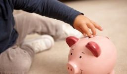 Bé trai 3 tuổi trúng số độc đắc gần 23 tỉ đồng