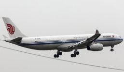 Dùng thìa và tăm cứu hành khách bị động kinh trên máy bay