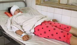 Nữ sinh bị bóng đèn cao áp rơi trúng đầu lúc tan học