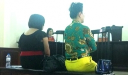 Hai phụ nữ cào cấu, cắn công an lĩnh án tù