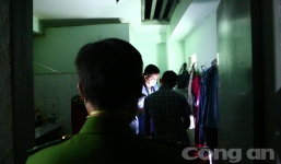 Thi thể người phụ nữ cháy gần nửa người trong quán cà phê