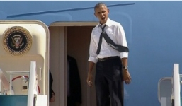 Video: Hài hước cảnh Obama sốt ruột giục Bill Clinton lên chuyên cơ