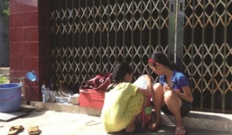 Ly hôn, chồng nhẫn tâm đuổi vợ con ra đường sống cảnh 'màn trời chiếu đất'