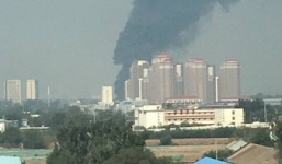 Máy bay chiến đấu J-10 của Trung Quốc rơi, khói đen cuộn trời