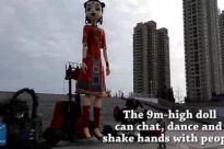 Cận cảnh búp bê khổng lồ cao như nhà 3 tầng ở Trung Quốc
