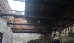 Căn nhà bị thiêu rụi nghi do iPhone phát nổ