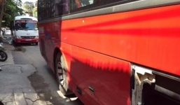 CSGT rút súng ngăn hai tài xế xe khách hỗn chiến